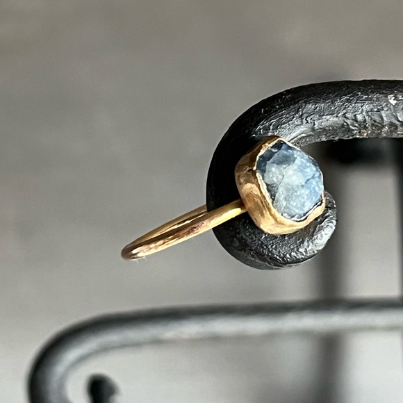 Raw Sapphire Ring - Picture 6 of 8